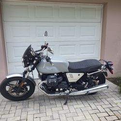 Moto Guzzi V7 III Milano 2018