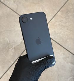 iPhone 16e cricket