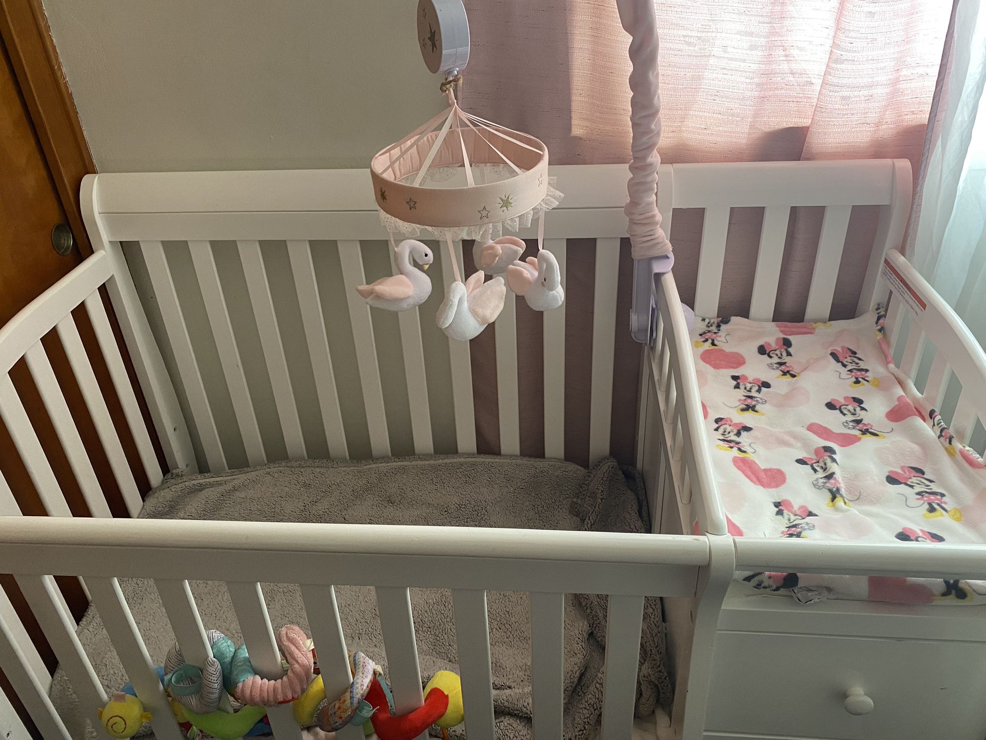 Crib with changing table and drawers 