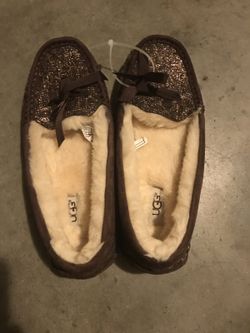 UGG woman shoe - size 8 - brandnew