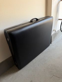 Massage table / lash bed
