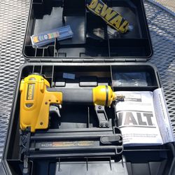 DeWalt D51238 18-Gauge Pneumatic Brad Nailer w/ Case & Nails - Used, Works Great
