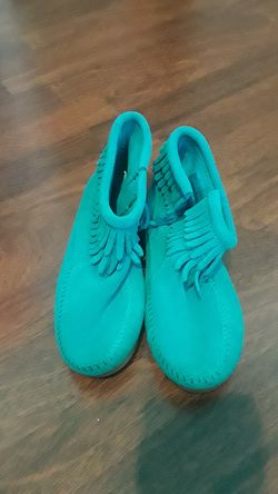 NWT.minnetonka booties