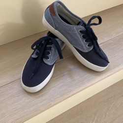 Boys Shoes 3.5