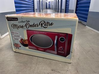 Nostalgia Retro Countertop 800 Watt Microwave