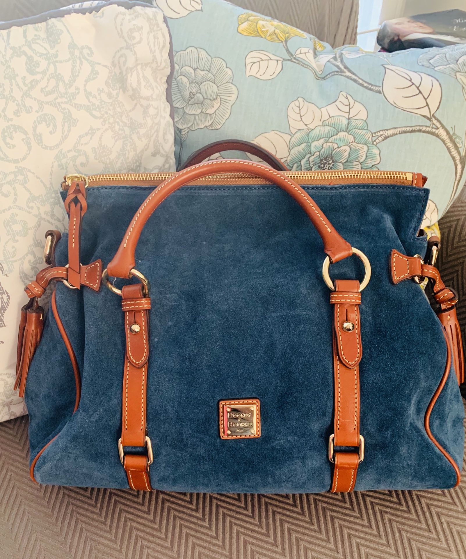 New Dooney & Bourke purse blue suede
