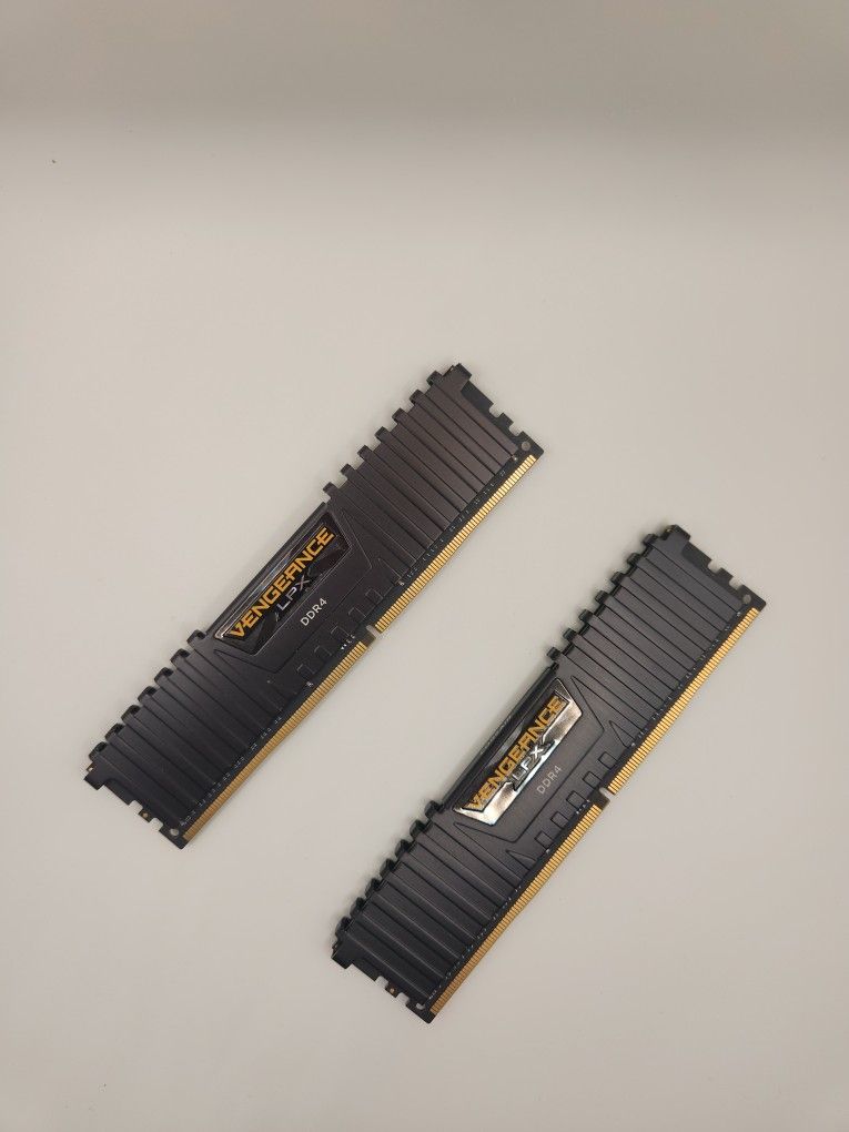 Corsair Vengeance LPX Ram (2x 16GB)