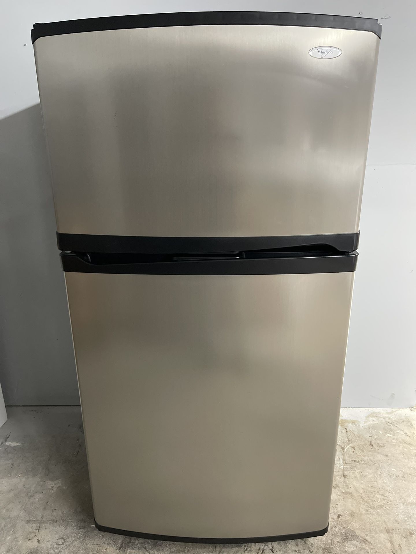 Whirlpool Stainless Refrigerator ‼️60 Day Warranty‼️