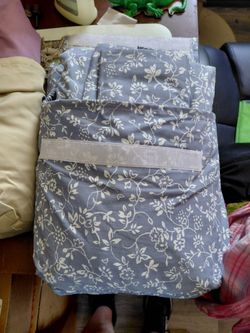 Floral Patterned Twin Bedding