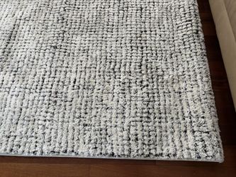 NEW Black and Ivory area rug 5 x 7