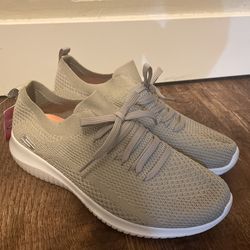Sketchers Memory Foam Size 9.5 New