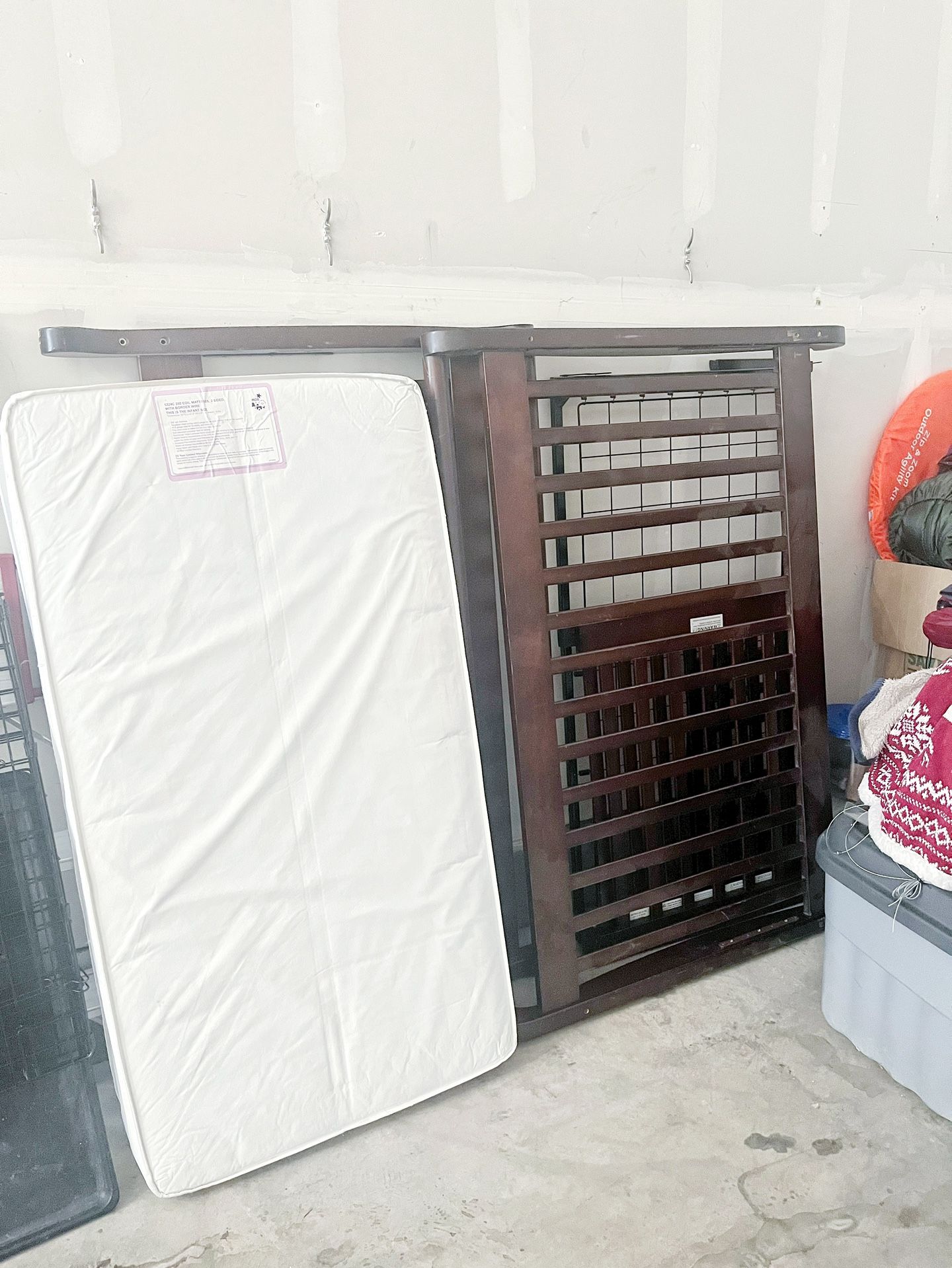 Baby Crib/Toddler Bed