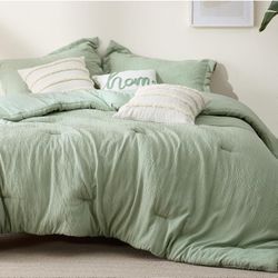6 PCs Queen Comforter Set ,Sage Green Tufted Pattern Design Bed in a Bag
