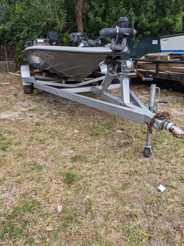 Boat 1999 ,/ outboard 2000 20'5" swift bass boat comparable to an Allison The boat is FAST.  With a  250 she'll run 90+