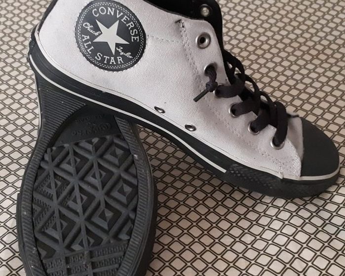 Size 6 Converse Shoes