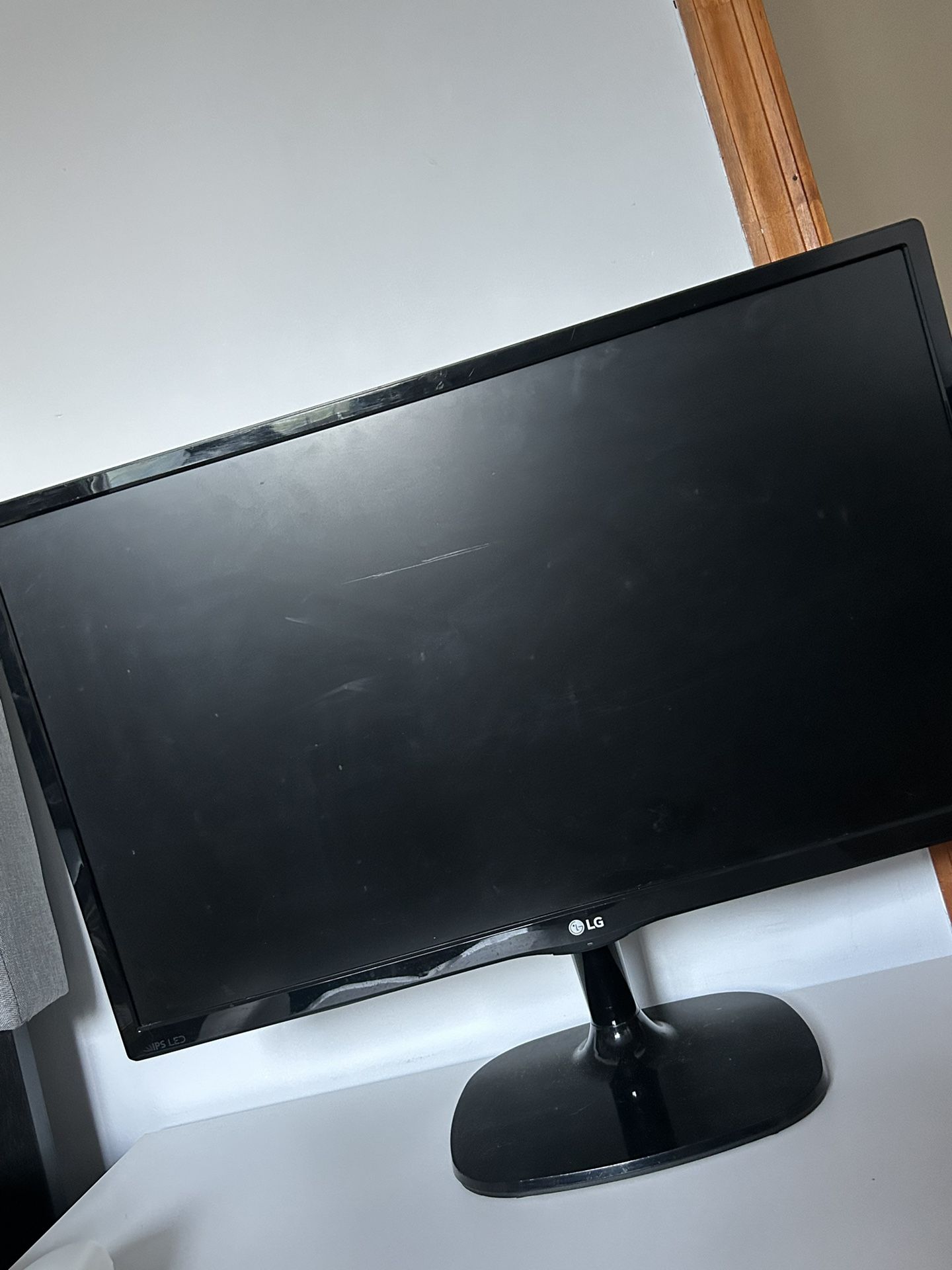 LG Monitor - 24 inch