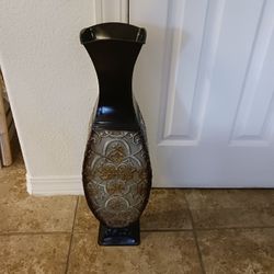 Tall Metal Vase Jarron