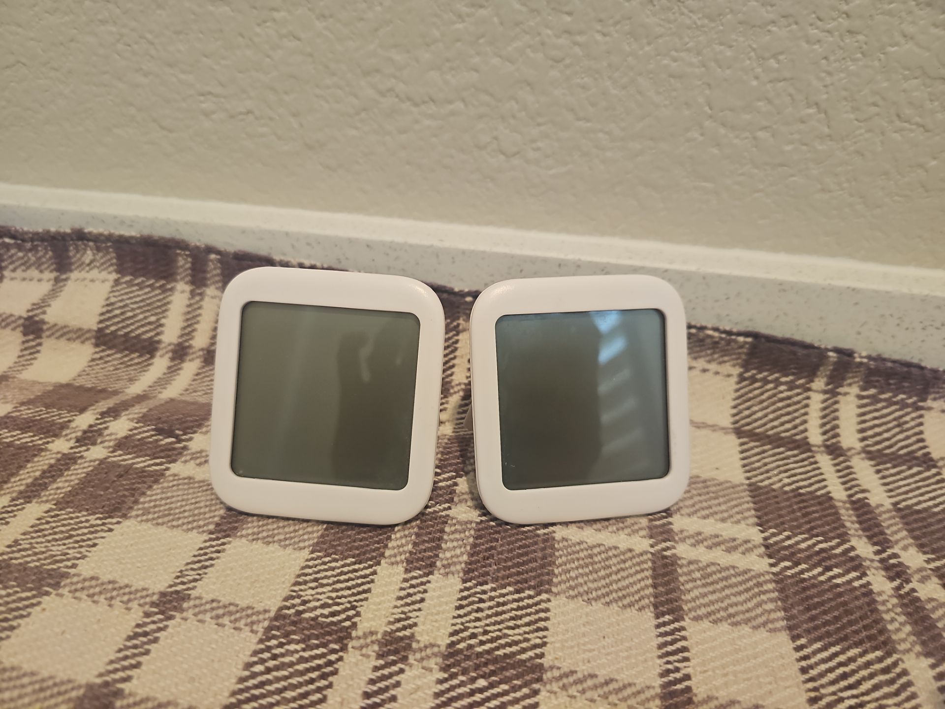 Room temperature monitors small