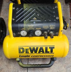 DeWalt 2 HP, 4 Gallon Capacity Air Compressor 4.5 CFM @ 100 PSI