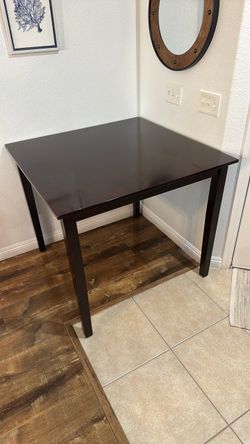 Table & Chairs