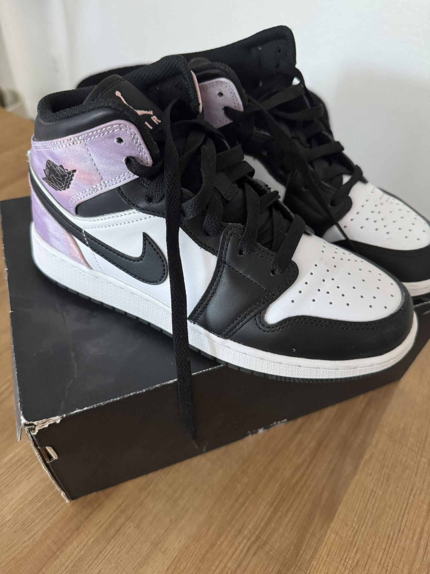 Jordan 1 Mid 