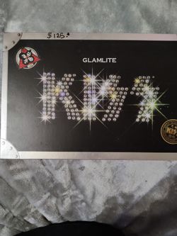 Kiss  Glamlight  Make Up
