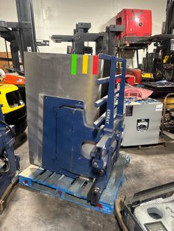Forklift clamp attachment