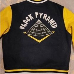 Black Pyramid Jacket 3xl Sleeves Are a Brownish Color 