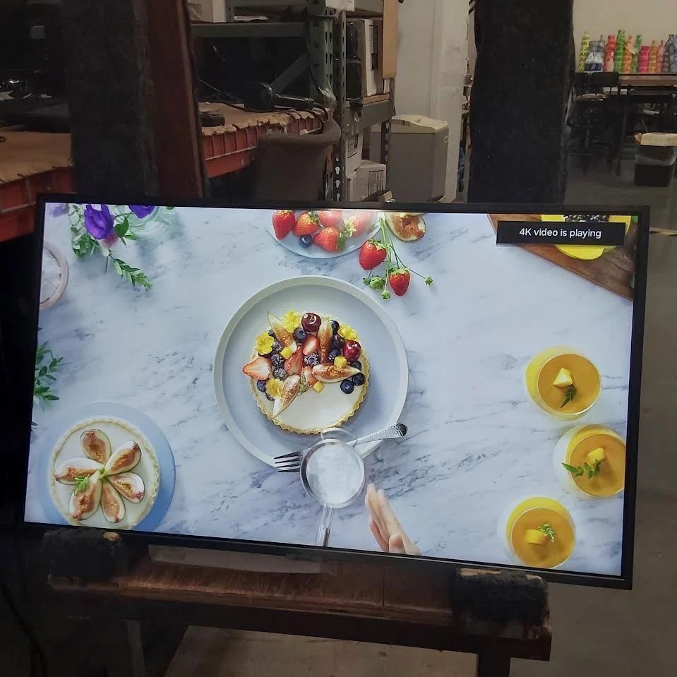 BC054-Samsung QN32Q60DAFXZA 32" Q60D QLED 4K Smart TV with Quantum HDR