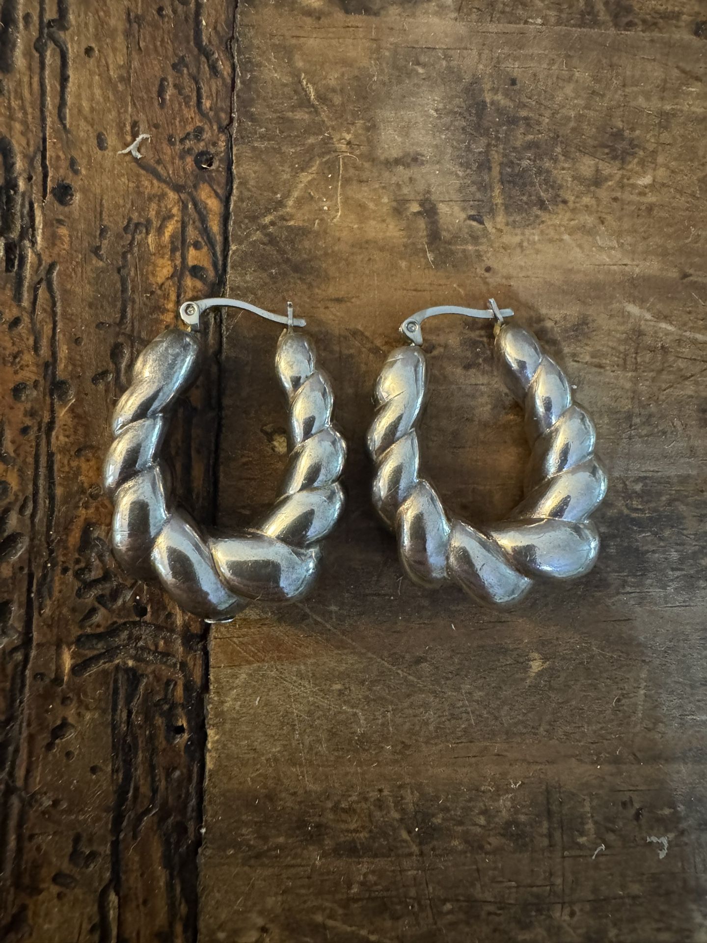 Vintage Hollow Puffy Sterling Silver Large Shrimp Hoop Scalloped Earrings 1.25” The 925 mark is missing on one earring as shown in pics