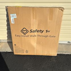 Safety 1st Walk Through Gate