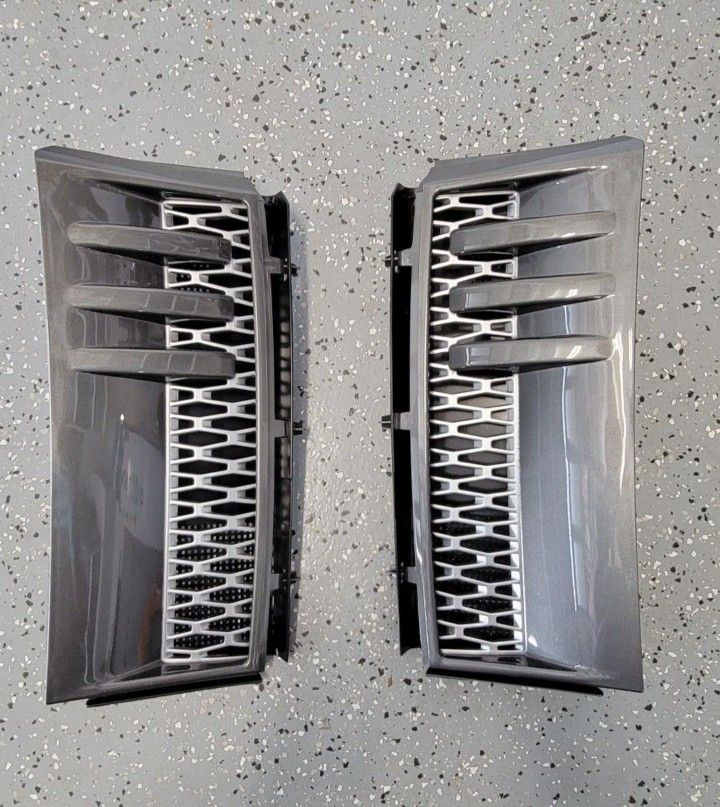 Range Rover Side Grille