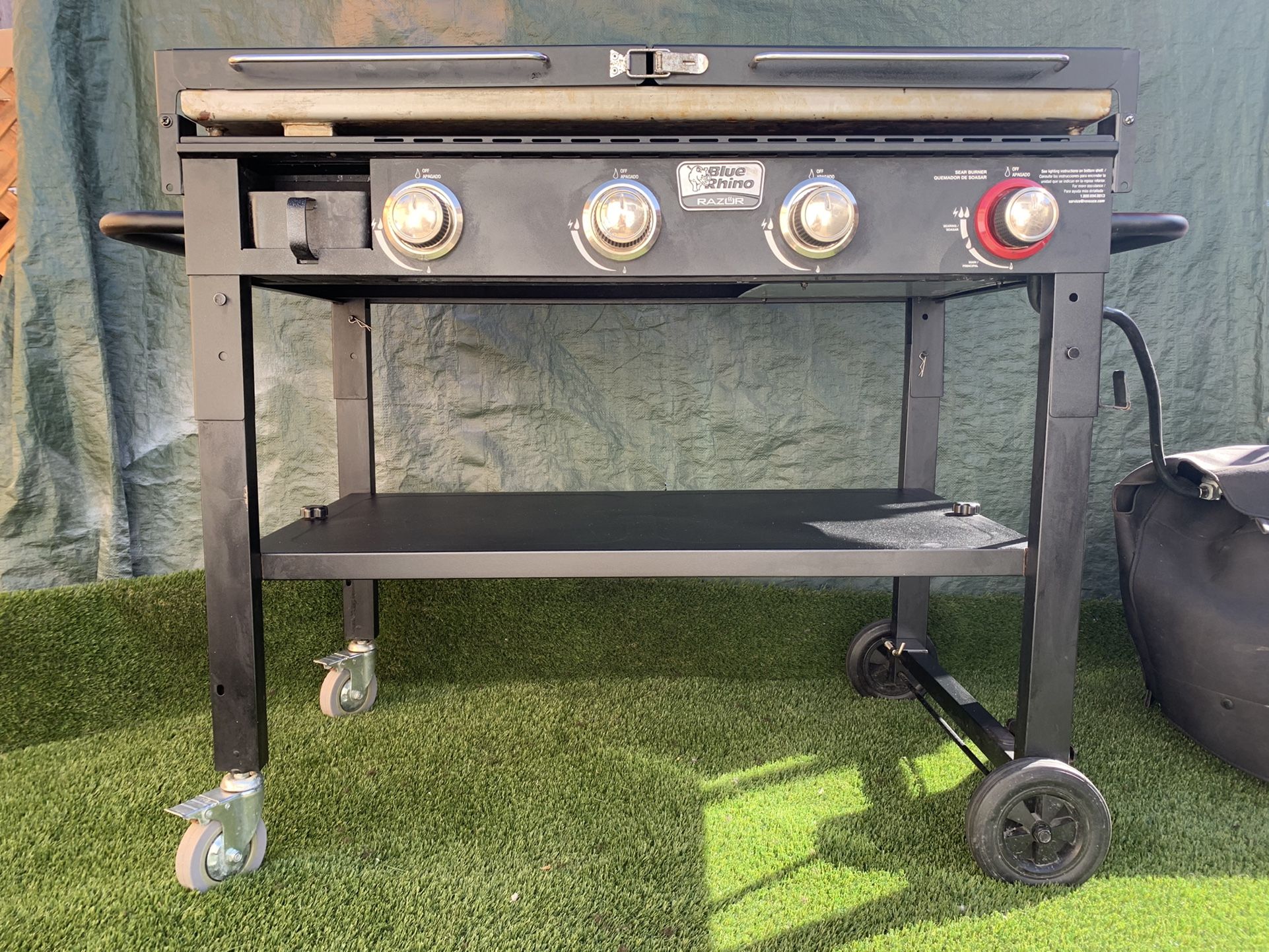 Blue Rhino Razur 4 Burner Flat Top Grill Griddle Used 2x