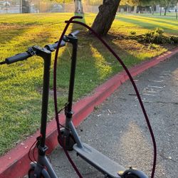 E Scooter ( doesn’t charge might need to fix battery) still works but it doesn’t charge 