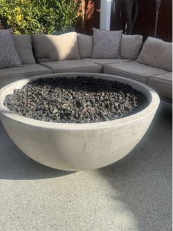 Concrete fire pit
