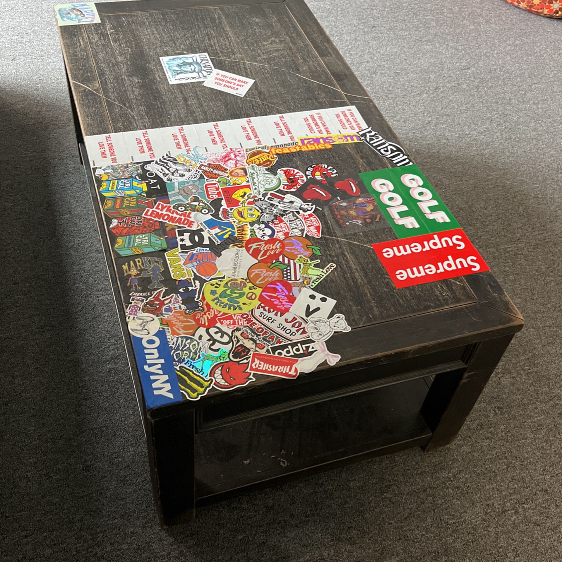 FREE Distressed Sticker Coffee Table