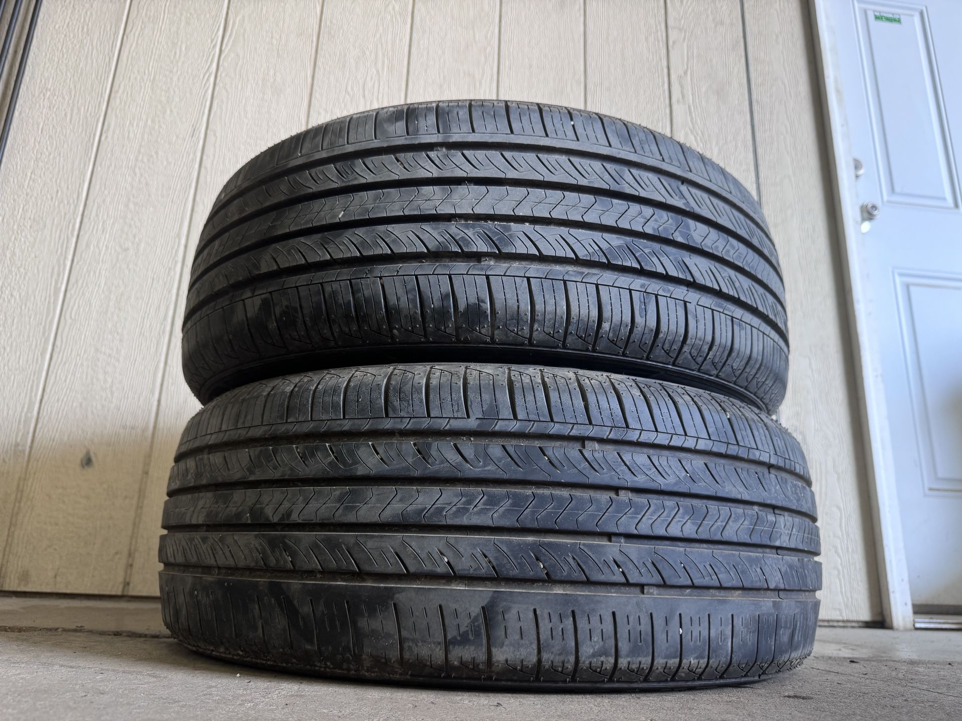 215/55R17 Car Tires