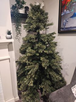 7.5ft Artificial Jasper Christmas Tree - Lights Do NOT Work