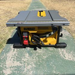 DEWALT 15 Amp Corded 8-1/4 in. Compact Portable Jobsite Tablesaw NO FENCE