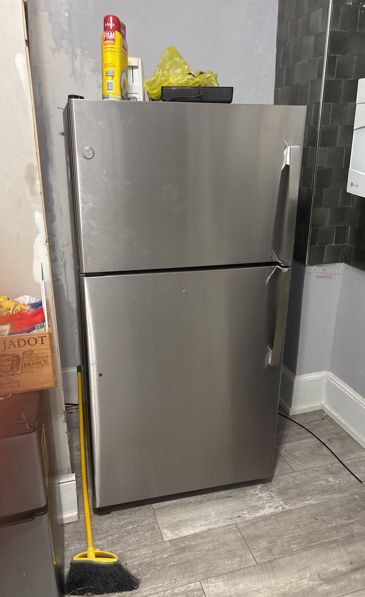 Refrigerator 