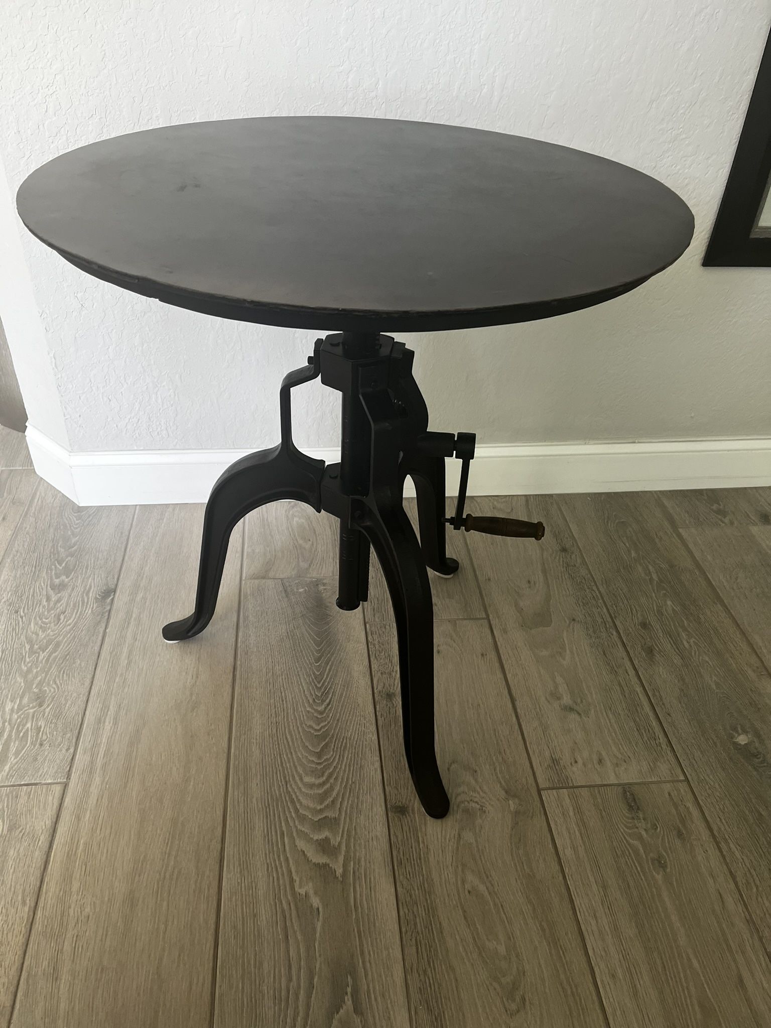 Black metal adjustable round table with 3 stools
