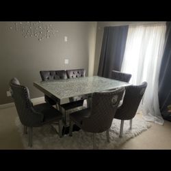 Elegant 6-Chair Dining Set with Sparkling Glass Table – Excellent Condition! 