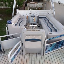 Pontoon Boat (NO MOTOR)