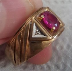 10k Gold Ring - Size u Roughly