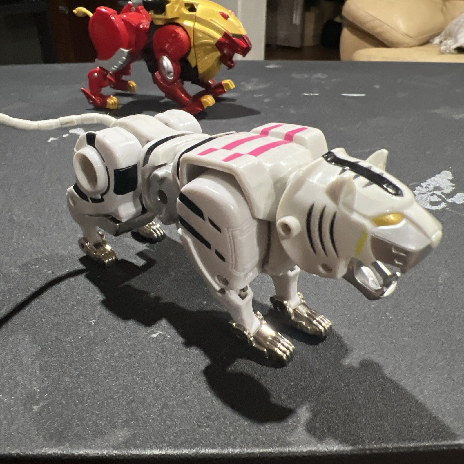 Vintage Power Rangers Wild Force Deluxe Megazord White Tiger Zord Figure