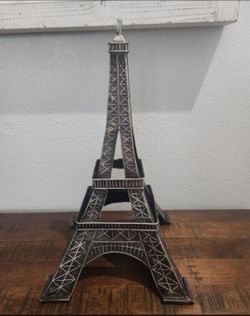 Eiffel Tower decor