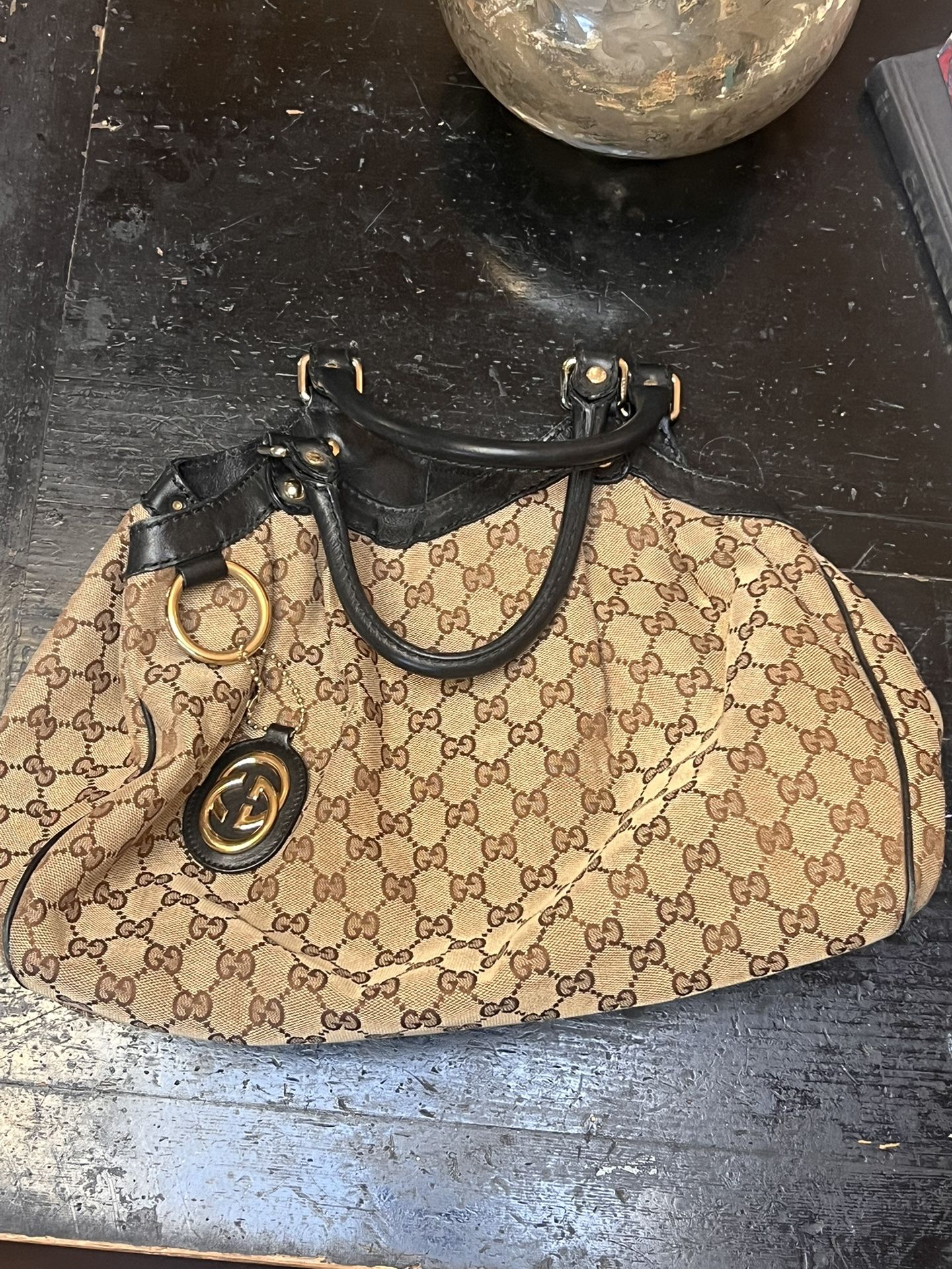 Gucci Sukey GG Handbag purse Medium
