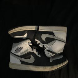 Jordan 1 Mid White Shadow 
