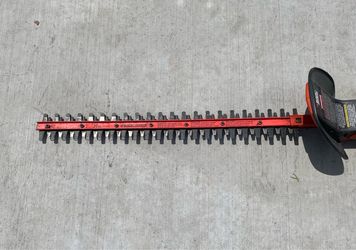 Black & Decker 22 inch hedge trimmer Black & Decker 22 inch hedge trimmer