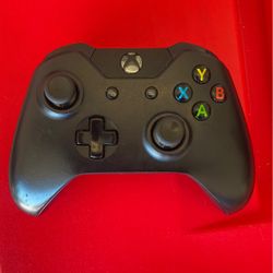 X BOX ONE CONSOLE And CONTROLLER  